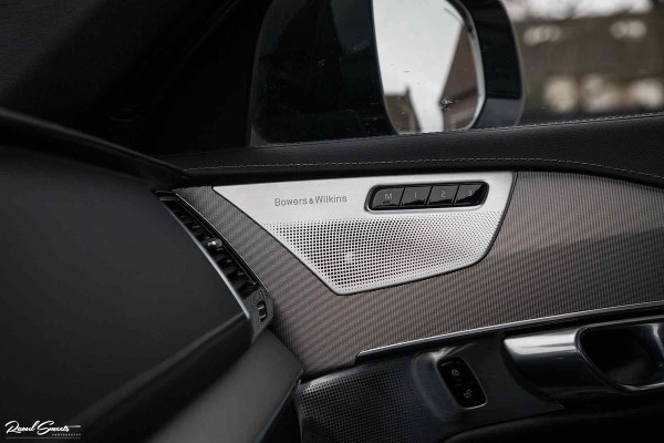 Volvo XC90 2.0 T8 Recharge AWD R-Design | Luchtvering | Bowers&Wilkins | Stoelmassage | verkoeling | Panoramadak | Zwenkbare trekhaak | Blis |