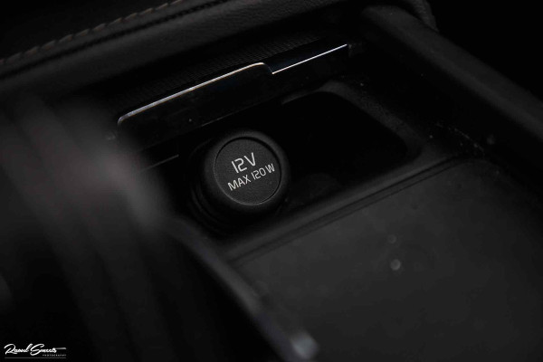 Volvo XC90 2.0 T8 Recharge AWD R-Design | Luchtvering | Bowers&Wilkins | Stoelmassage | verkoeling | Panoramadak | Zwenkbare trekhaak | Blis |