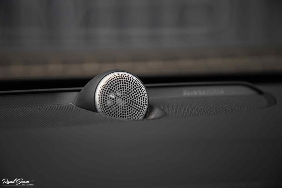 Volvo XC90 2.0 T8 Recharge AWD R-Design | Luchtvering | Bowers&Wilkins | Stoelmassage | verkoeling | Panoramadak | Zwenkbare trekhaak | Blis |