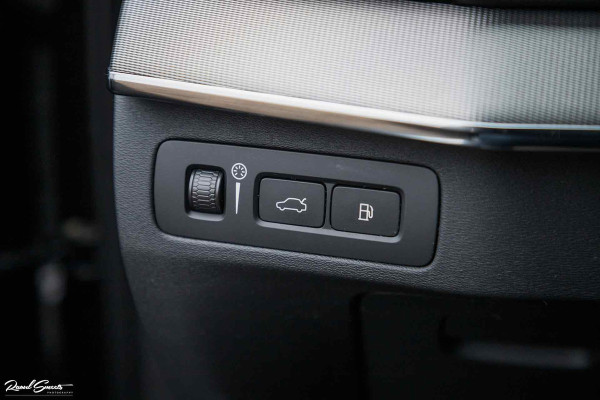 Volvo XC90 2.0 T8 Recharge AWD R-Design | Luchtvering | Bowers&Wilkins | Stoelmassage | verkoeling | Panoramadak | Zwenkbare trekhaak | Blis |