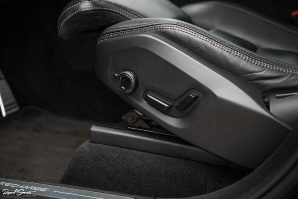 Volvo XC90 2.0 T8 Recharge AWD R-Design | Luchtvering | Bowers&Wilkins | Stoelmassage | verkoeling | Panoramadak | Zwenkbare trekhaak | Blis |