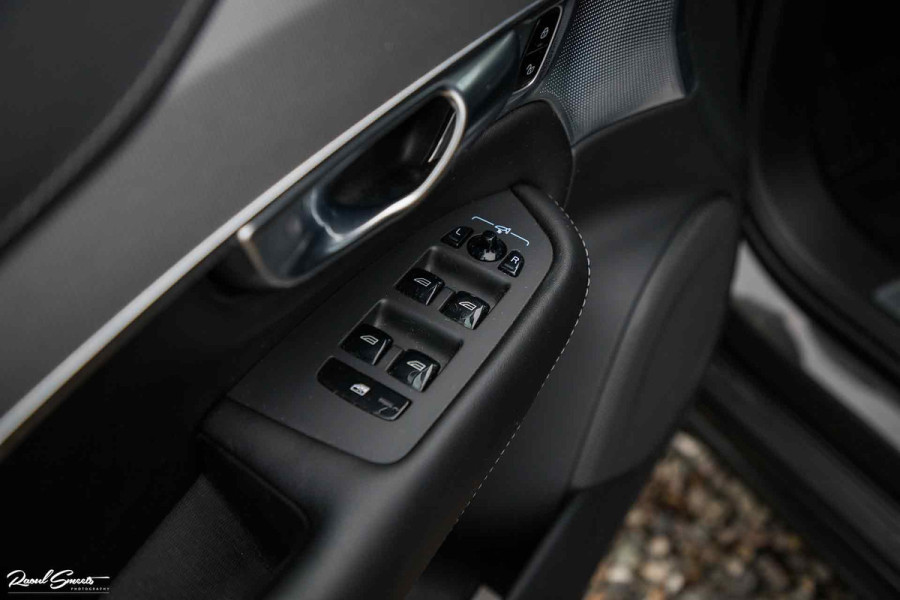 Volvo XC90 2.0 T8 Recharge AWD R-Design | Luchtvering | Bowers&Wilkins | Stoelmassage | verkoeling | Panoramadak | Zwenkbare trekhaak | Blis |