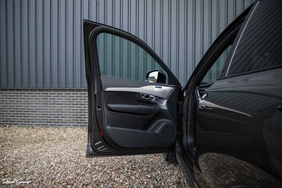 Volvo XC90 2.0 T8 Recharge AWD R-Design | Luchtvering | Bowers&Wilkins | Stoelmassage | verkoeling | Panoramadak | Zwenkbare trekhaak | Blis |