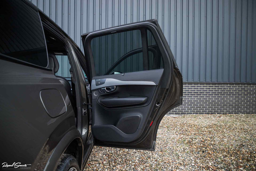 Volvo XC90 2.0 T8 Recharge AWD R-Design | Luchtvering | Bowers&Wilkins | Stoelmassage | verkoeling | Panoramadak | Zwenkbare trekhaak | Blis |