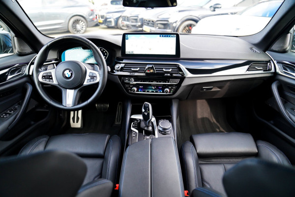 BMW 5 Serie 545e xDrive High Executive | Head Up Display | M-Kuipstoelen | Maxton-pakket | 360 Camera | harman/Kardon