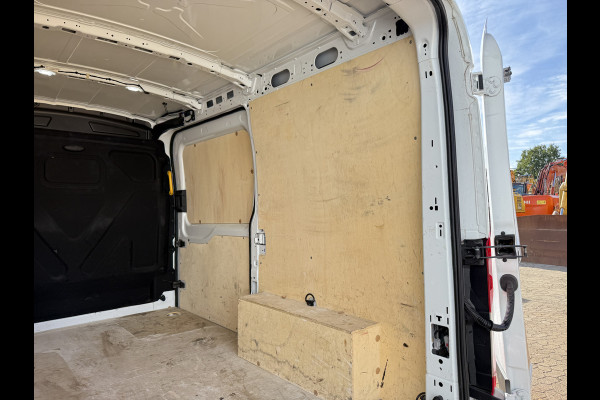 Ford Transit 2.0 TDCI 130PK L2H2 Airco Cruise Control Bluetooth Parkeersensoren v+a Voorruitverwarming