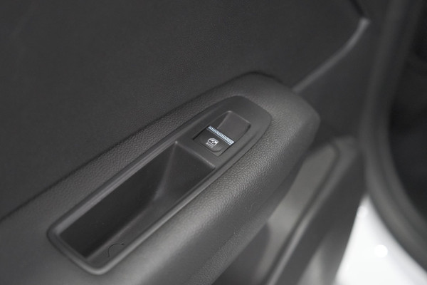 Renault Captur 1.6 E-Tech hybrid 145 SL Rive Gauche | Trekhaak | Camera | Apple Carplay | 9.3 Inch Grootscherm