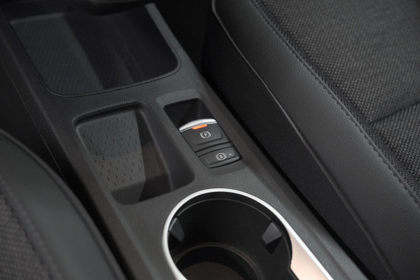 Renault Captur 1.6 E-Tech hybrid 145 SL Rive Gauche | Trekhaak | Camera | Apple Carplay | 9.3 Inch Grootscherm