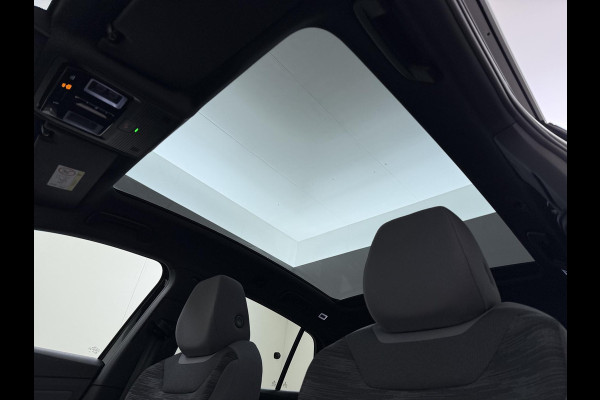 Volkswagen ID.5 Pro 77 kWh PANORAMADAK | ADAPTIVE CRUISE CONTROL | 360° CAMERA | 92% SOH | STOEL VERWARMING | APPLE CARPLAY / ANDROID AUTO