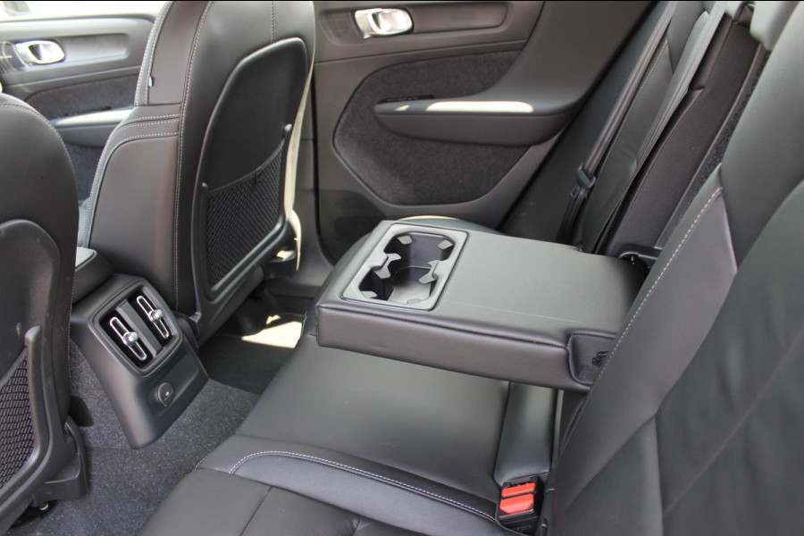 Volvo XC40 T5 262PK Automaat Recharge Plus Bright Draadloos opladen / Apple Carplay / Adaptieve cruise control / Blis / 18" lichtmetalen velgen / Parkeercamera achter