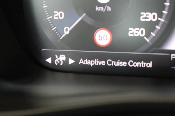 Volvo XC40 T5 262PK Automaat Recharge Plus Bright Draadloos opladen / Apple Carplay / Adaptieve cruise control / Blis / 18" lichtmetalen velgen / Parkeercamera achter