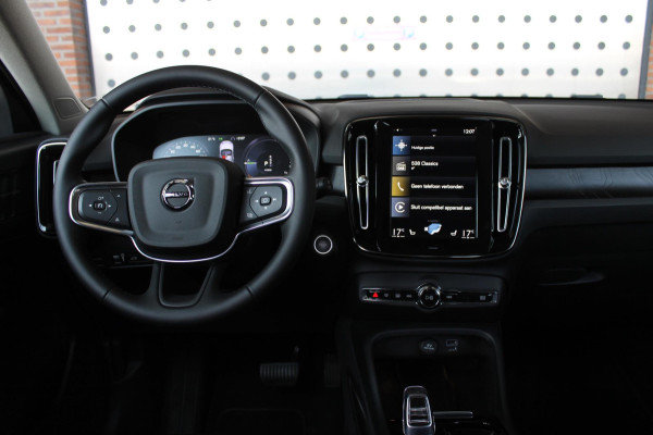 Volvo XC40 T5 262PK Automaat Recharge Plus Bright Draadloos opladen / Apple Carplay / Adaptieve cruise control / Blis / 18" lichtmetalen velgen / Parkeercamera achter