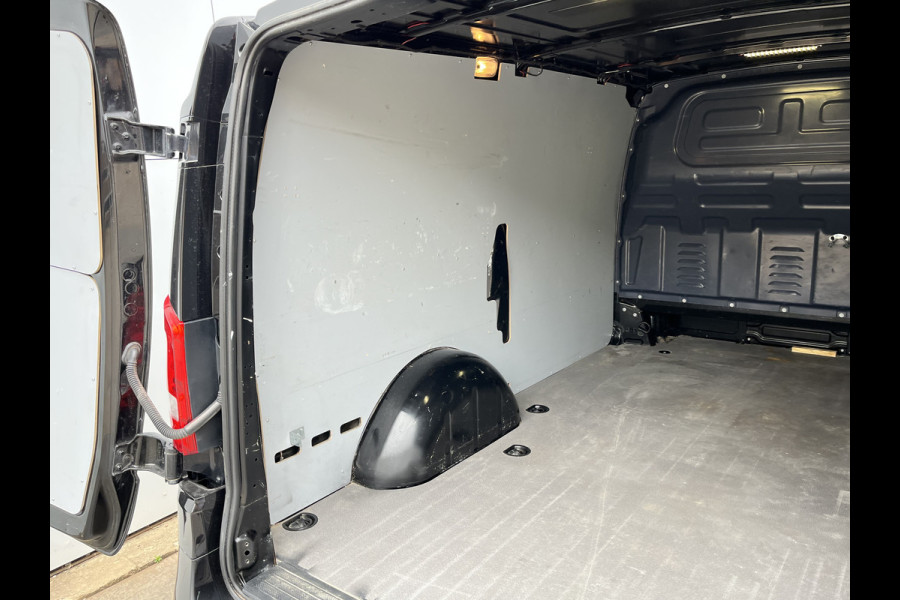 Mercedes-Benz Vito 119 1.9 CDI 190pk Automaat L2H1 Climate Control Adaptieve Cruise Control Trekhaak Navigatie Camera Stoelverwarming