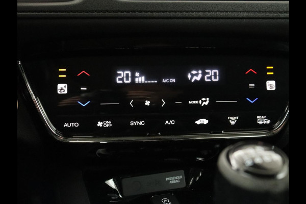 Honda HR-V 1.5 i-VTEC Executive | Panoramadak | Half leder | Cruise control | Trekhaak | Lane assist | Stoelverwarming | Camera | Park assist