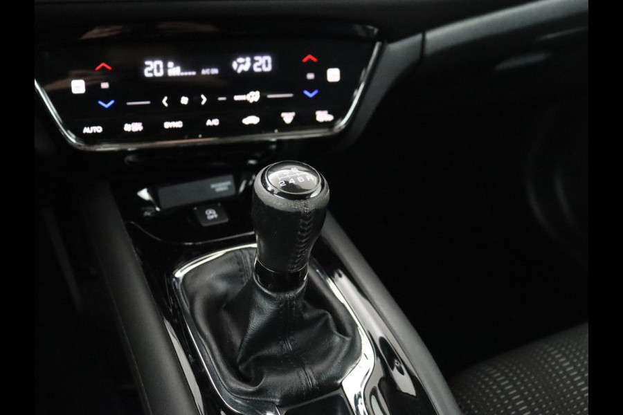 Honda HR-V 1.5 i-VTEC Executive | Panoramadak | Half leder | Cruise control | Trekhaak | Lane assist | Stoelverwarming | Camera | Park assist