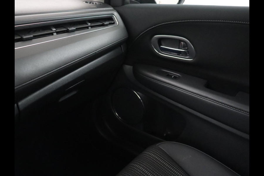 Honda HR-V 1.5 i-VTEC Executive | Panoramadak | Half leder | Cruise control | Trekhaak | Lane assist | Stoelverwarming | Camera | Park assist