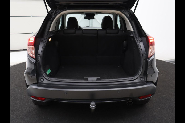 Honda HR-V 1.5 i-VTEC Executive | Panoramadak | Half leder | Cruise control | Trekhaak | Lane assist | Stoelverwarming | Camera | Park assist