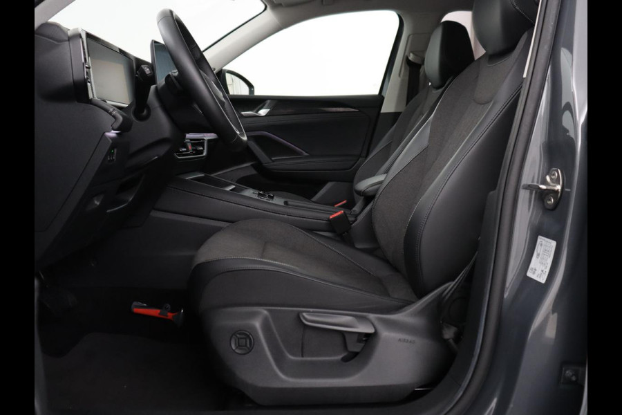 Volkswagen Tiguan 1.5 eTSI Life Edition | Half leder | Adaptive cruise | Head-up | Stuur/stoelverwarming | Camera | Park assist | Harman/Kardon | Sfeerverlichting | Carplay