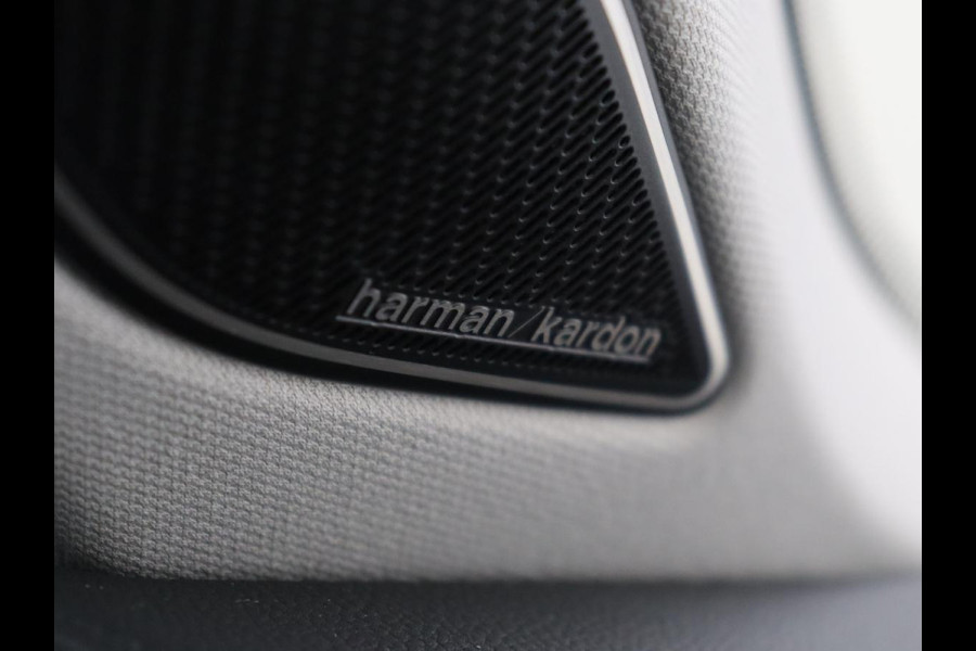 Volkswagen Tiguan 1.5 eTSI Life Edition | Half leder | Adaptive cruise | Head-up | Stuur/stoelverwarming | Camera | Park assist | Harman/Kardon | Sfeerverlichting | Carplay