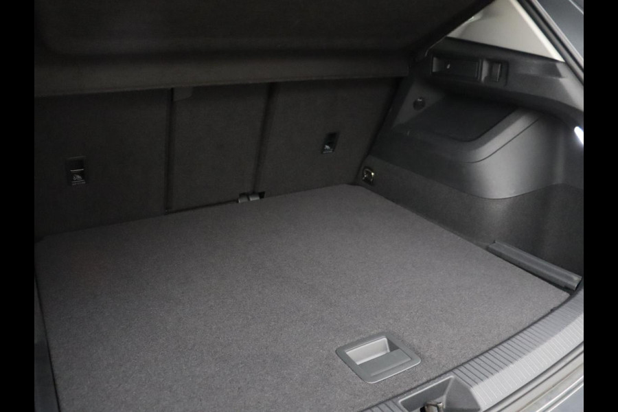 Volkswagen Tiguan 1.5 eTSI Life Edition | Half leder | Adaptive cruise | Head-up | Stuur/stoelverwarming | Camera | Park assist | Harman/Kardon | Sfeerverlichting | Carplay