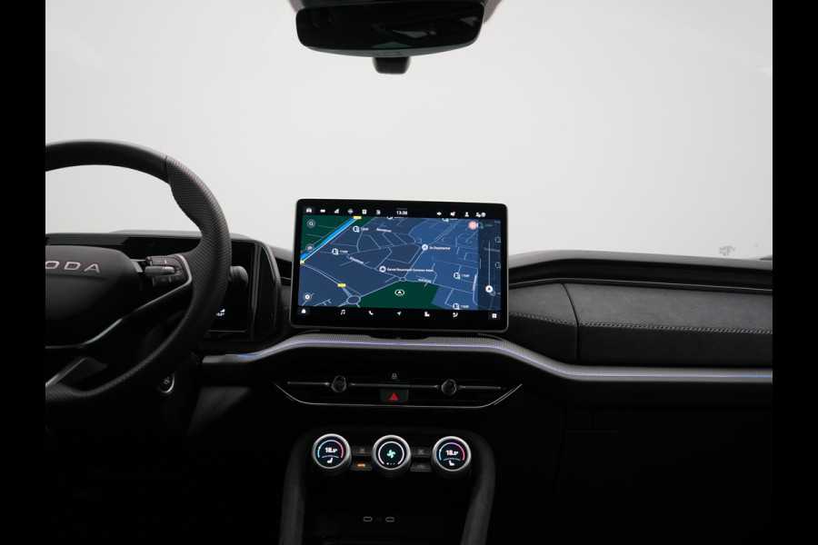 Škoda Kodiaq 1.5 TSI Sportline Business PHEV 204pk Dealer O.H | Panodak | Trekhaak Af Fabriek | Adaptive Cruise | Head Up | 360 Camera | Canton | Alcantara Sportstoelen Memory & Verwarmd | Stuur Verwarmd | Keyless | Sfeerverlichting | Apple Carplay | DAB | Navigatie | Virtual | 19"L.M | Plug In Hybrid |