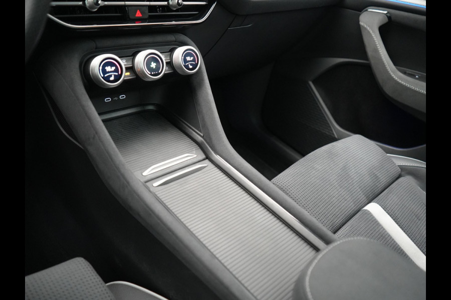 Škoda Kodiaq 1.5 TSI Sportline Business PHEV 204pk Dealer O.H | Panodak | Trekhaak Af Fabriek | Adaptive Cruise | Head Up | 360 Camera | Canton | Alcantara Sportstoelen Memory & Verwarmd | Stuur Verwarmd | Keyless | Sfeerverlichting | Apple Carplay | DAB | Navigatie | Virtual | 19"L.M | Plug In Hybrid |