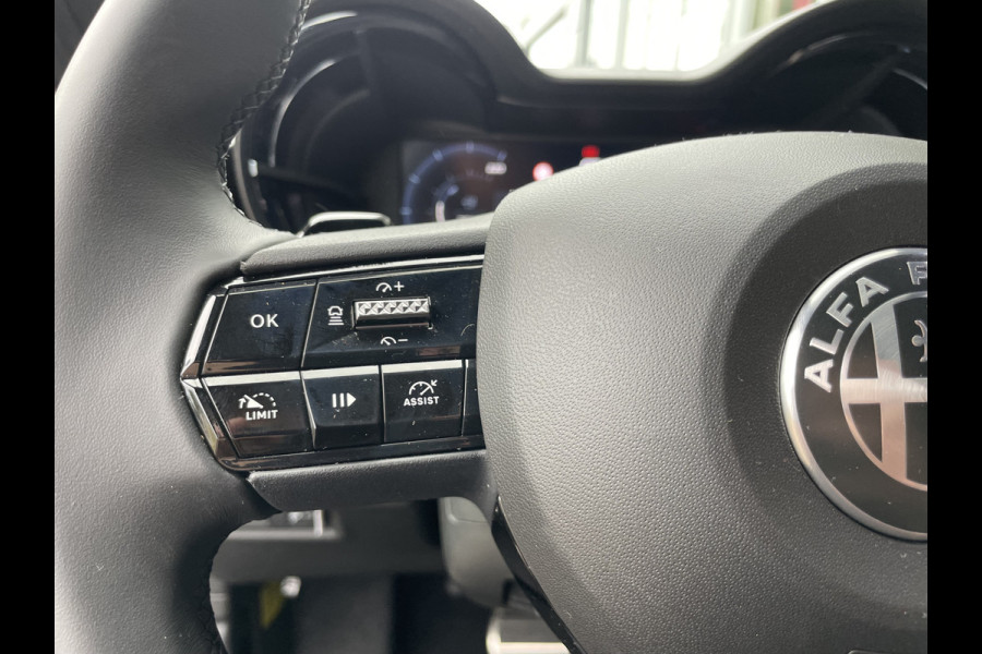 Alfa Romeo junior 1.2 Turbo Ibrida Speciale | Stoelverwarming | Massagefunctie | Camera