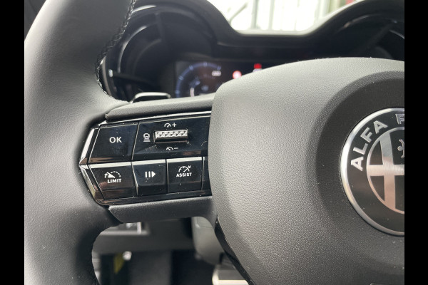 Alfa Romeo junior 1.2 Turbo Ibrida Speciale | Stoelverwarming | Massagefunctie | Camera