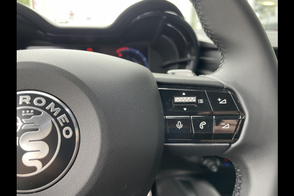 Alfa Romeo junior 1.2 Turbo Ibrida Speciale | Stoelverwarming | Massagefunctie | Camera