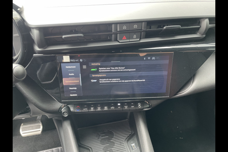 Alfa Romeo junior 1.2 Turbo Ibrida Speciale | Stoelverwarming | Massagefunctie | Camera