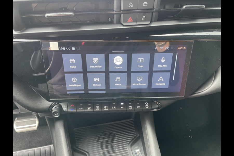 Alfa Romeo junior 1.2 Turbo Ibrida Speciale | Stoelverwarming | Massagefunctie | Camera