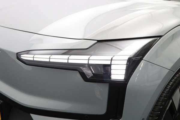 Volvo EX30 Twin Motor 428 PK Performance Ultra 69 kWh, SOH 95 %, Adap. Cruise Control, 360° Camera, Harman/Kardon