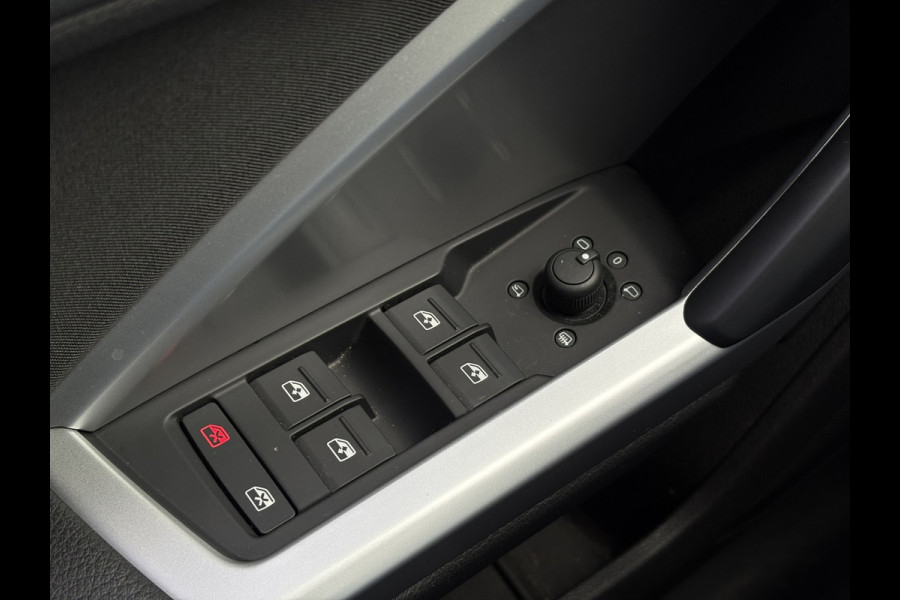Audi Q3 Sportback 35 TFSI Pro Line S-Line | Carplay/Android, Camera, Stoelverw., Climate, 20'' LMV |