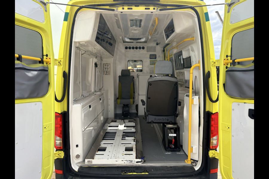 Volkswagen Crafter 2.0 TDI 177PK Ambulance L3H3 Automaat Ziekenwagen Rettungswagen ACC Motorverwarming 230v Camper