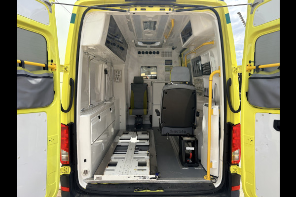 Volkswagen Crafter 2.0 TDI 177PK Ambulance L3H3 Automaat Ziekenwagen Rettungswagen ACC Motorverwarming 230v Camper