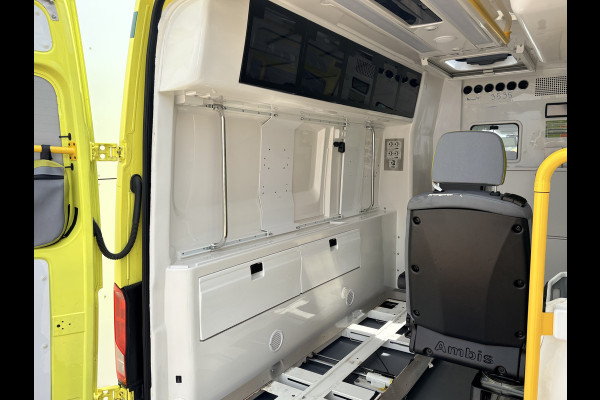 Volkswagen Crafter 2.0 TDI 177PK Ambulance L3H3 Automaat Ziekenwagen Rettungswagen ACC Motorverwarming 230v Camper