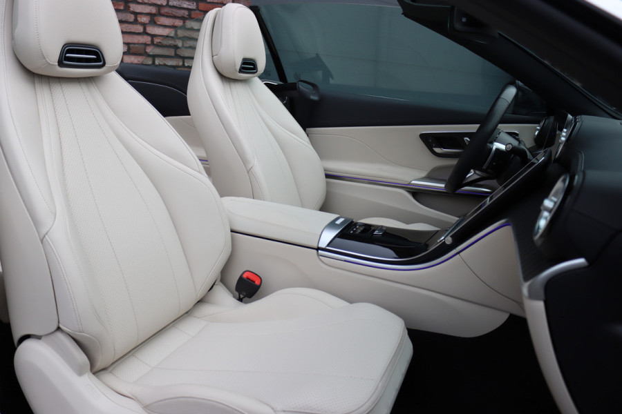 Mercedes-Benz CLE Cabriolet 180 AMG Line | Distronic | Airscarf | Memory | Keyless Go | Cabriocomfortpakket | Verwarmd Stuurwiel | Surround Camera | Augmented Reality |