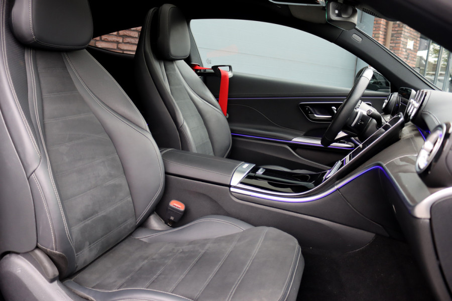 Mercedes-Benz CLE Coupé 300 e AMG Line | Distronic | Memory | Burmester | Panoramadak | Keyless Go | Digital Light | Nightpakket | HUD | Surround Camera | Verwarmd Stuurwiel |