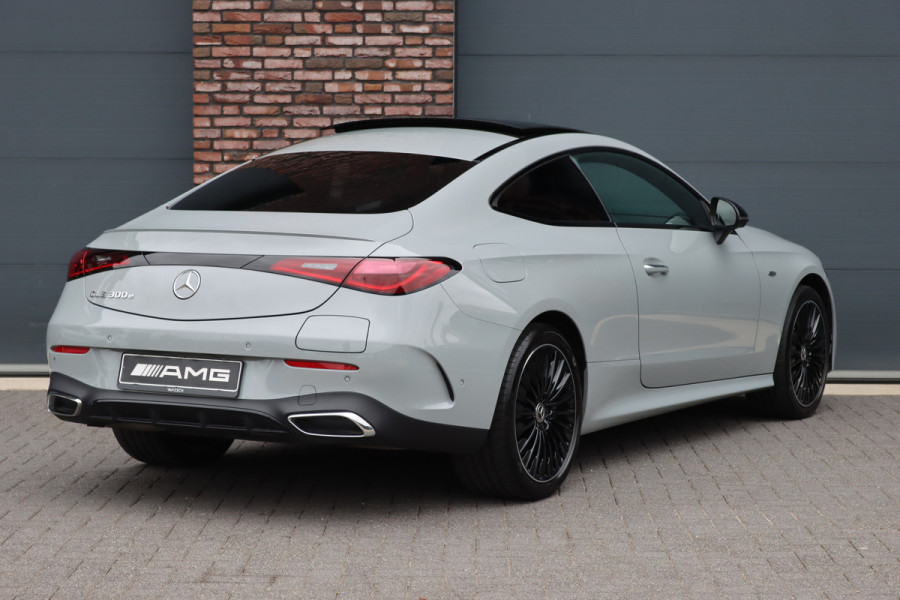 Mercedes-Benz CLE Coupé 300 e AMG Line | Distronic | Memory | Burmester | Panoramadak | Keyless Go | Digital Light | Nightpakket | HUD | Surround Camera | Verwarmd Stuurwiel |