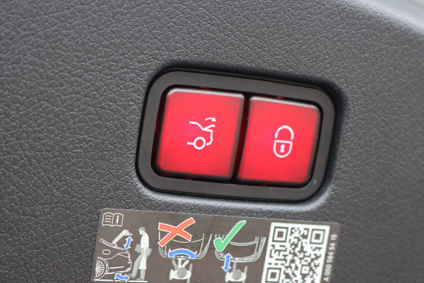 Mercedes-Benz CLE Coupé 300 e AMG Line | Distronic | Memory | Burmester | Panoramadak | Keyless Go | Digital Light | Nightpakket | HUD | Surround Camera | Verwarmd Stuurwiel |