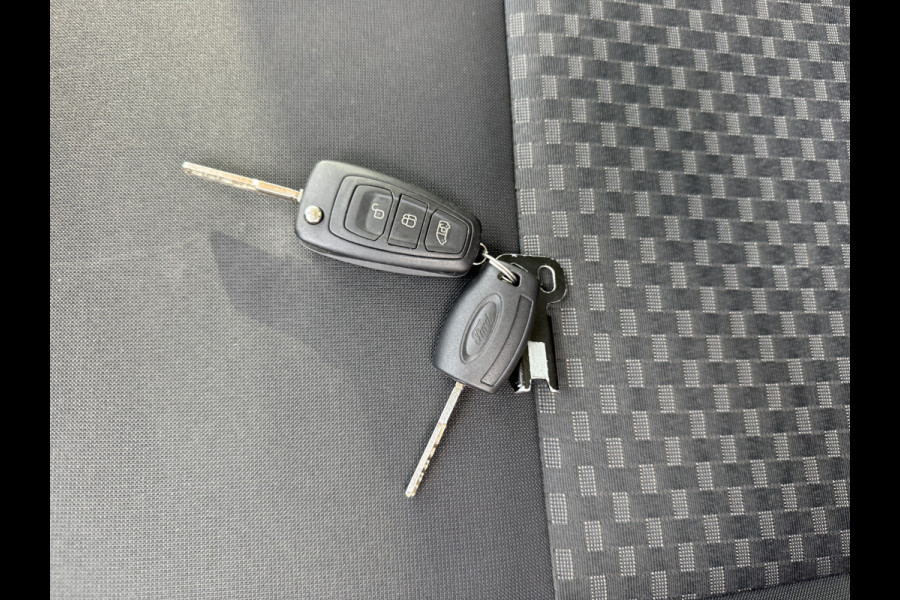 Ford Transit 2.0 TDCI 130PK Bakwagen L4 Cruise Control Airco Parkeersensoren Voor Koffer Bakwagen Meubelbak