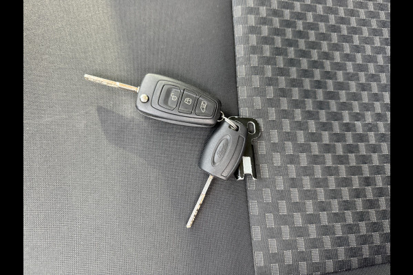 Ford Transit 2.0 TDCI 130PK Bakwagen L4 Cruise Control Airco Parkeersensoren Voor Koffer Bakwagen Meubelbak