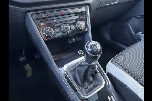 Volkswagen T-Roc 1.5 TSI Sport Pano Carplay Adapt.Cruise Digi-Dash Pdc Led Orig.NL!