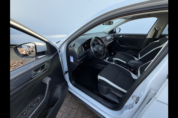 Volkswagen T-Roc 1.5 TSI Sport Pano Carplay Adapt.Cruise Digi-Dash Pdc Led Orig.NL!