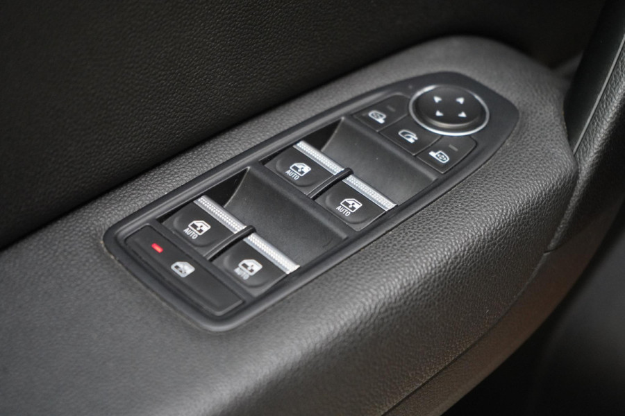 Renault Captur 1.6 E-Tech Plug-in Hybrid 160 Intens | SoH 87,48% | Stoelverwarming | Navigatie | Camera | Climate control | Trekhaak