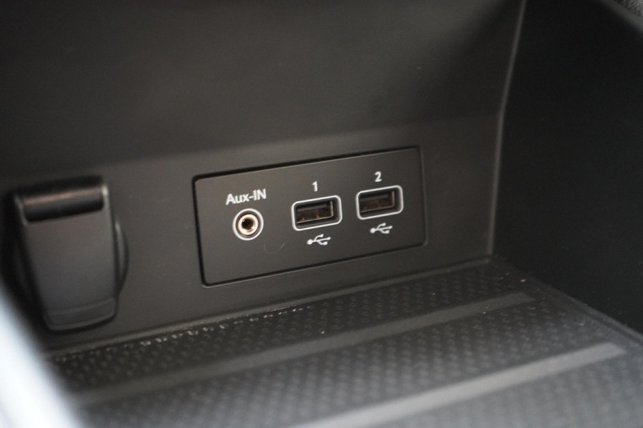 Renault Captur 1.6 E-Tech Plug-in Hybrid 160 Intens | SoH 87,48% | Stoelverwarming | Navigatie | Camera | Climate control | Trekhaak