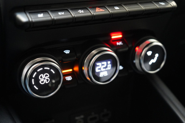 Renault Captur 1.6 E-Tech Plug-in Hybrid 160 Intens | SoH 87,48% | Stoelverwarming | Navigatie | Camera | Climate control | Trekhaak