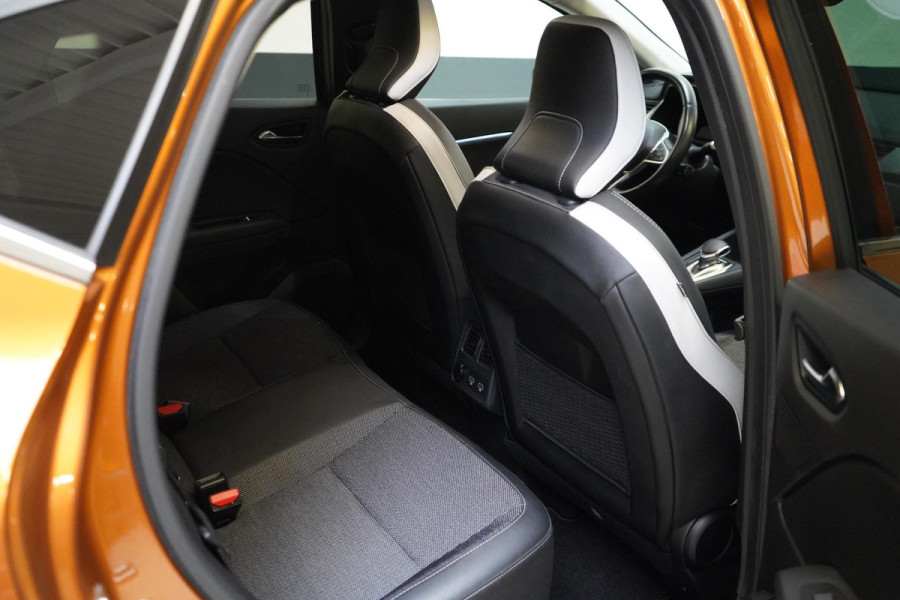 Renault Captur 1.6 E-Tech Plug-in Hybrid 160 Intens | SoH 87,48% | Stoelverwarming | Navigatie | Camera | Climate control | Trekhaak