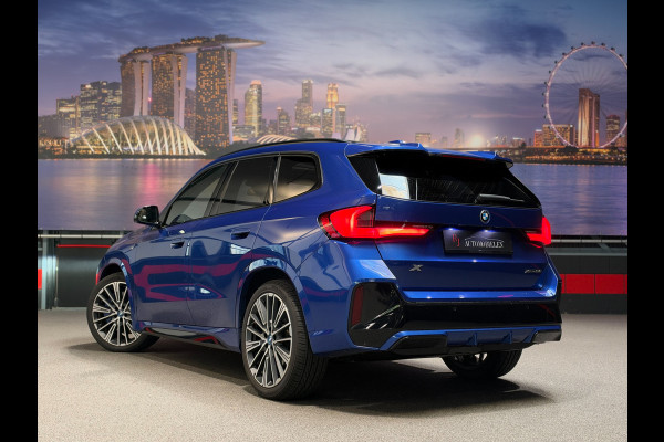 BMW iX1 xDrive30 Launch Edition 67 kWh |HUD|Panorama|Harman/Kardon|BTW incl