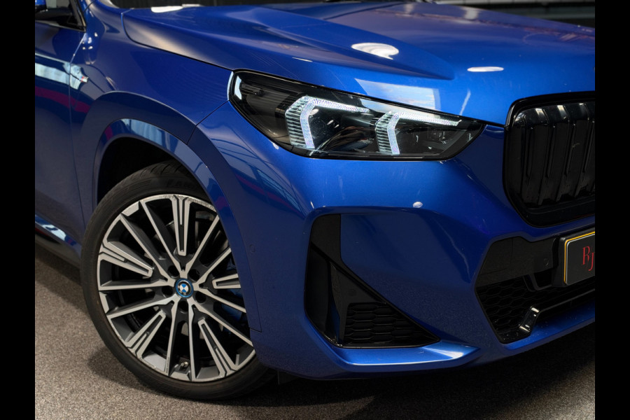 BMW iX1 xDrive30 Launch Edition 67 kWh |HUD|Panorama|Harman/Kardon|BTW incl